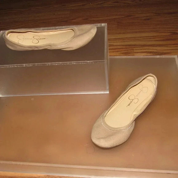 JESSICA SIMPSON Evalin Tan Ballet Flats Size 6M - Picture 1 of 4